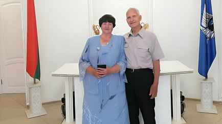 «Видел меня только на фото» —  В Жлобине после знакомства в TikTok 76-летняя невеста и 87-летний жених сыграли свадьбу