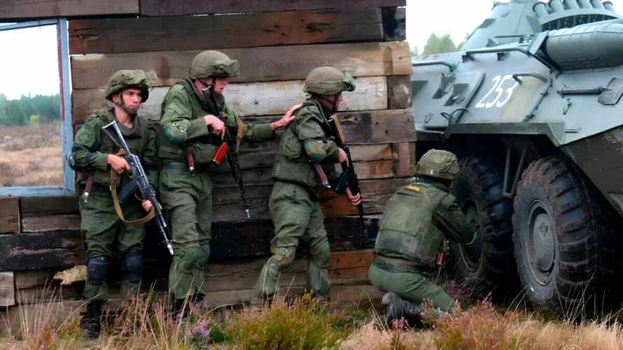 Минобороны Беларуси объявило о трёхдневных учениях на востоке страны. Кого призовут?