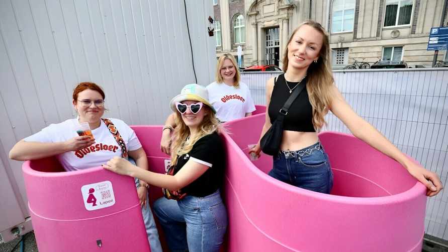 На улицах Германии установили писсуары для женщин. Посмотрите, нужны ли такие в Беларуси?