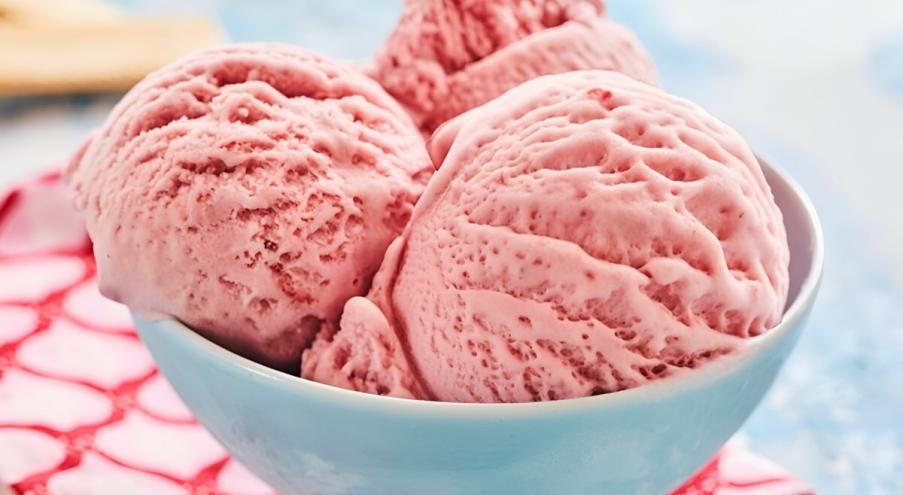 Чтобы приготовить вкусный десерт из мороженого, многого не