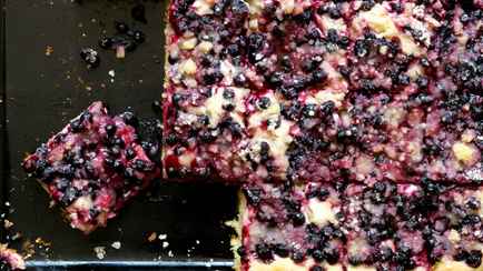 Этот простой рецепт выпечки затмит вареники. Как приготовить черничный дрожжевой пирог?