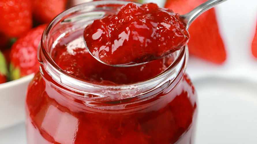 Как не дать клубничному варенью потемнеть? Этот трюк и советы сохранят его рубиновый цвет