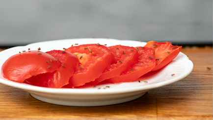 Как избавиться от плодовых мушек? Эти лайфхаки с вином и уксусом не оставят им шансов