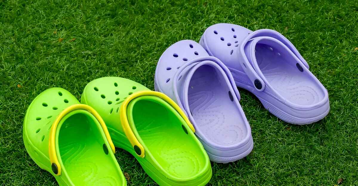 Популярные резиновые сабо вредны? Вот что об этом говорят ортопеды