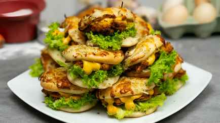 Нашли рецепт домашних бургеров, после которых вы перестанете покупать фастфуд. В чем секрет?