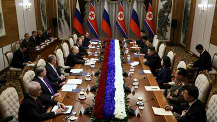 Лаврова и других членов российской делегации выгнали с переговоров с Ким Чен Ыном — Sky News. Это за что?