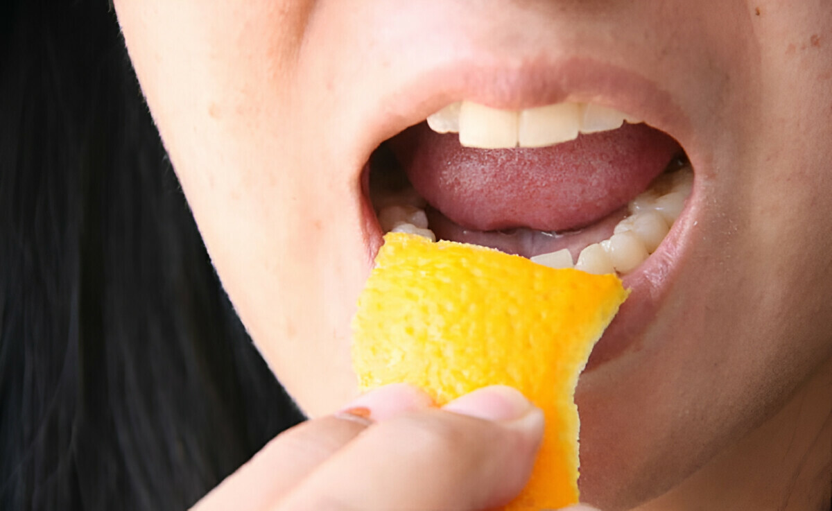 Всё еще выбрасываете лимонную кожуру? Эти 7 способов её применения заставят вас передумать
