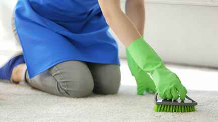 Как освежить ковёр без мытья? Посыпьте этим средством и оставьте на 4 часа