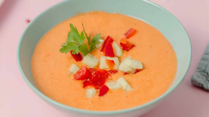 Никто не поверит, что вы добавили в этот суп. Нашли рецепт простого и вкусного блюда в жару