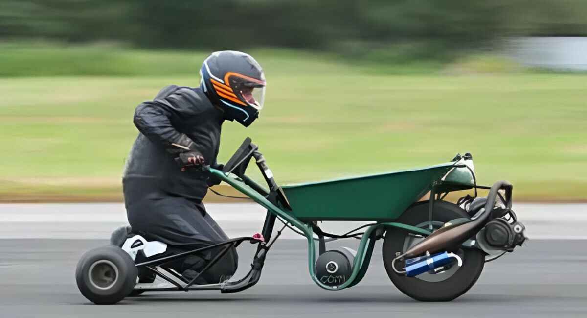 Британец поставил мировой рекорд по разгону садовой тачки. Какой скорости достиг?