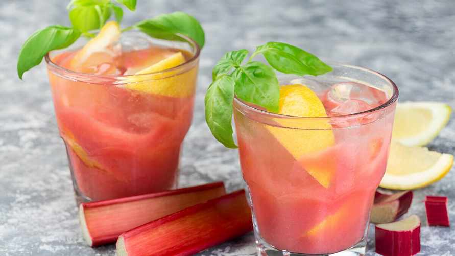 Этот простой рецепт коктейля спасёт вас в жару. Что потребуется, кроме лимонов и сахара?