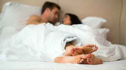 Эксперты рассказали, миф или реальность опасность сна в белье для мужской фертильности. А что насчёт женщин?