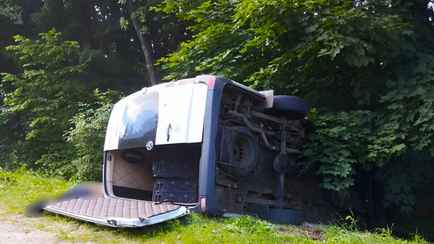 Под Новогрудком маршрутка протаранила телегу — водитель скончался, ещё шестеро в больнице