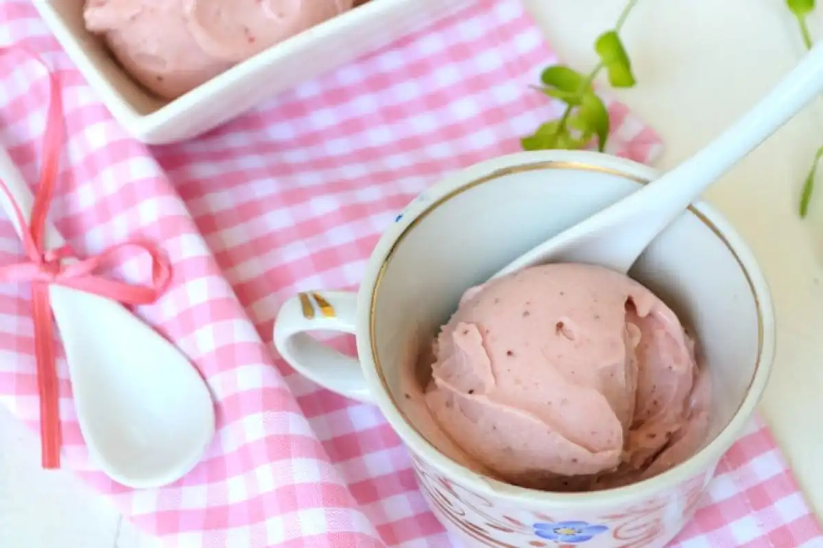 Как быстро приготовить мороженое без сахара? Этот фрукт придаст сладость и кремовую текстуру
