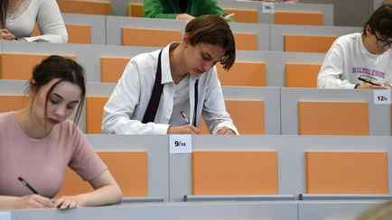 Ноль — почти у 300 человек. В Минобразования озвучили результаты двух дней ЦТ. А сколько стобалльников?