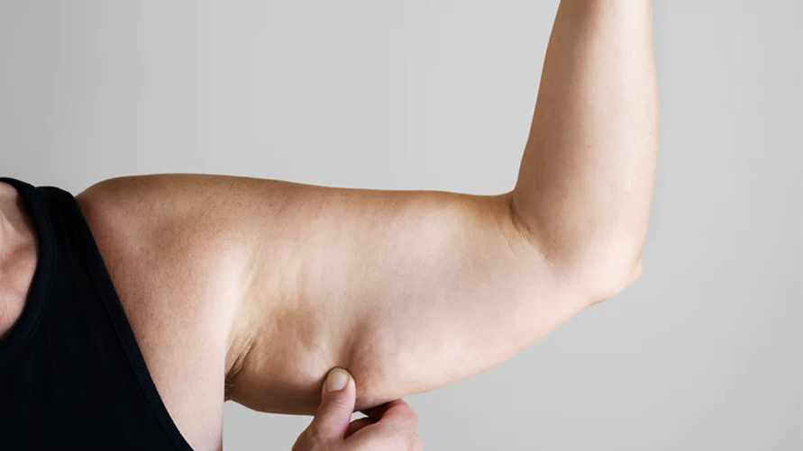 Сделайте эти 3 вещи, чтобы подтянуть руки. Их стоит выполнять во время ходьбы