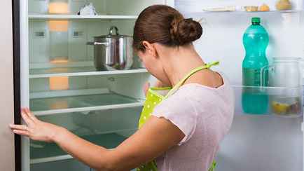Как избавить полки холодильника от царапин и конденсата? Эти домашние средства заставят их блестеть