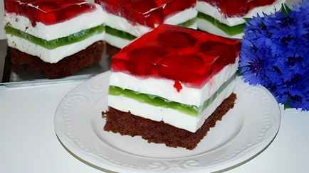 Как приготовить «Клубничную мечту»? Вот что еще понадобится для торта, кроме сезонной ягоды