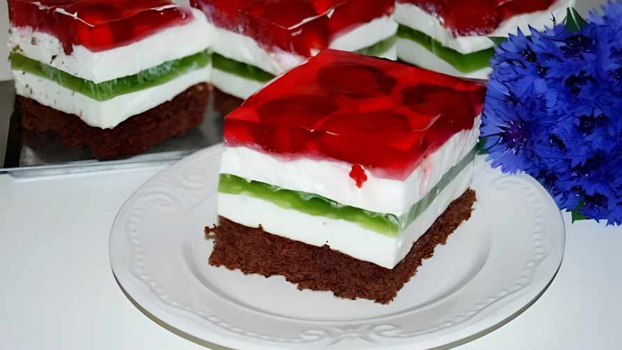 Как приготовить "Клубничную мечту"? Вот что еще понадобится для торта, кроме сезонной ягоды