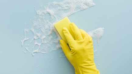Как убрать жирное пятно со стены? Не перекрашивайте, пока не попробуете эти средства