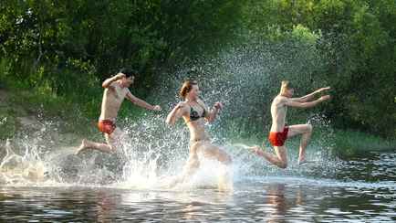 Эпидемиологи ограничили купание на 13 пляжах в трёх областях Беларуси. А где ввели запреты?