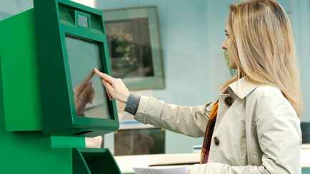 Белорусский банк запретил пополнять карточки наличными в 9 городах. Но есть нюанс