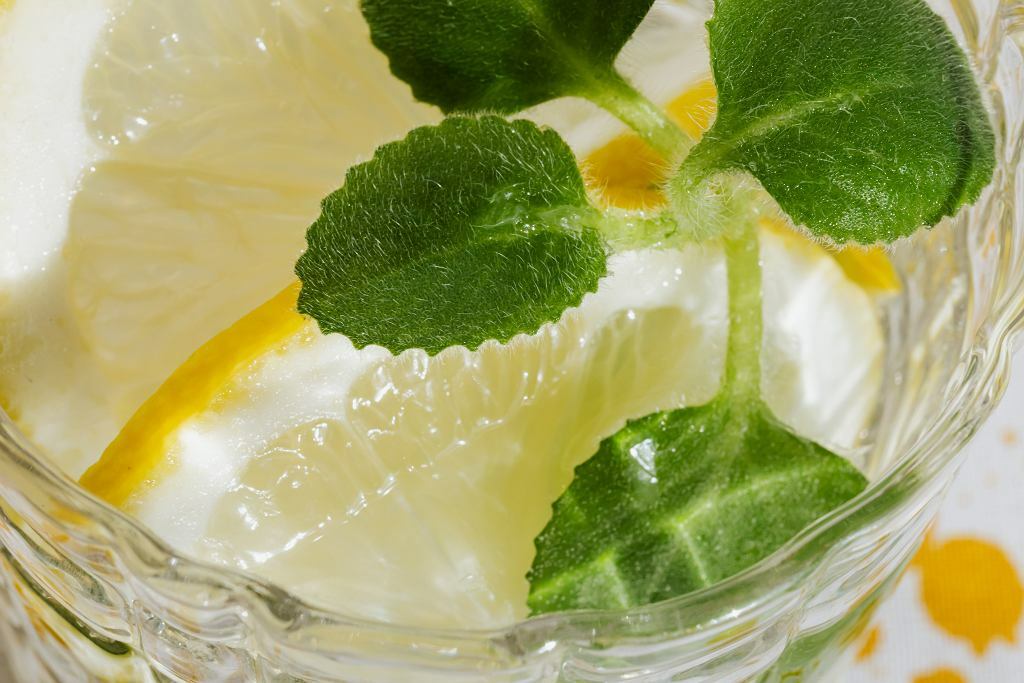 Этот простой рецепт коктейля спасёт вас в жару. Что потребуется, кроме лимонов и сахара?