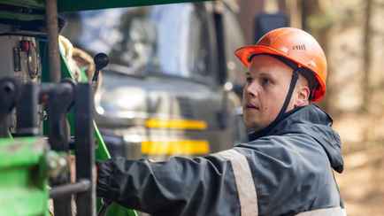 «Белоруснефть» резко подняла зарплаты по одной из вакансий. Кому пообещали от 4500 BYN и круглосуточное «сопровождение»?