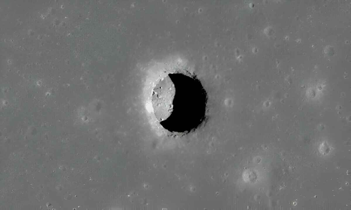 На Луне обнаружили гигантскую пещеру. Что в ней?