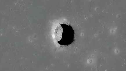 На Луне обнаружили гигантскую пещеру. Что в ней?