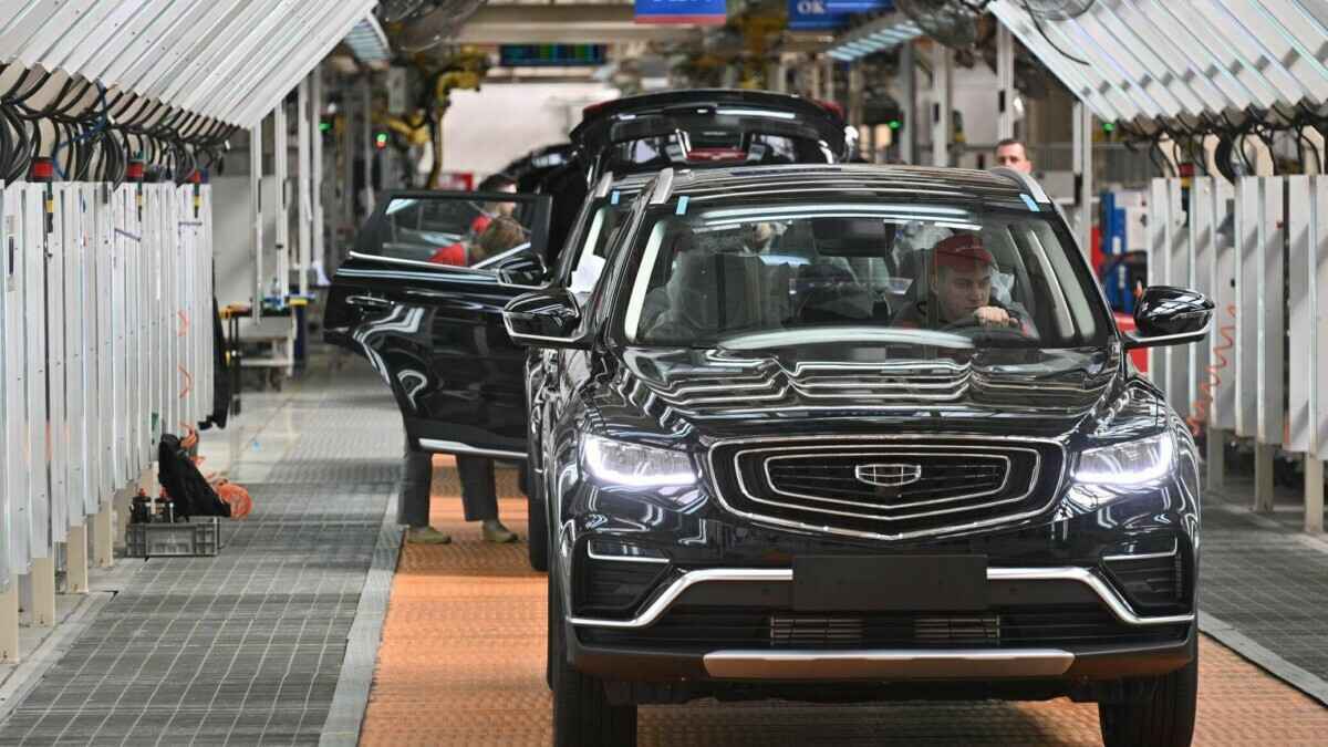 Чем отличаются белорусские Belgee от китайских Geely? На заводе рассказали о нюансе с лакокрасочным покрытием и не только