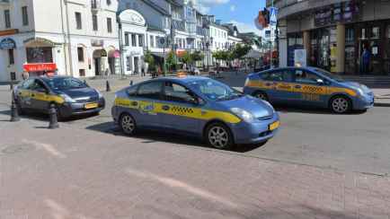 «Для провинции — заоблачная» — Слуцкий таксист пожаловался на цену обязательных курсов для попадания в реестр