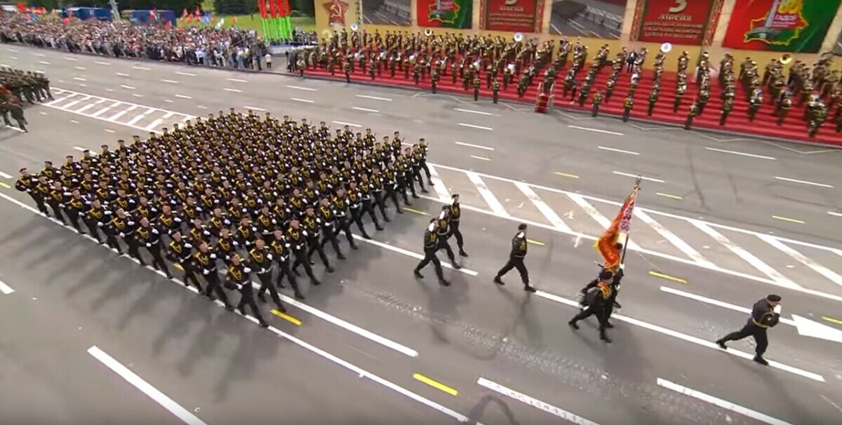 В Беларуси начали празднование Дня Независимости. Что заметили на парадах?