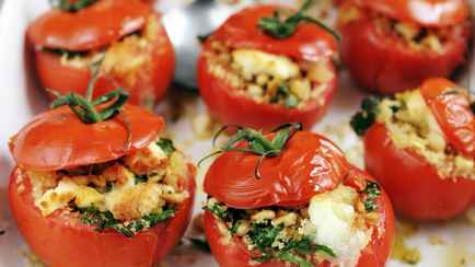 Быстрее и легче голубцов. Эти фаршированные помидоры  захочется приготовить снова. Что внутри?