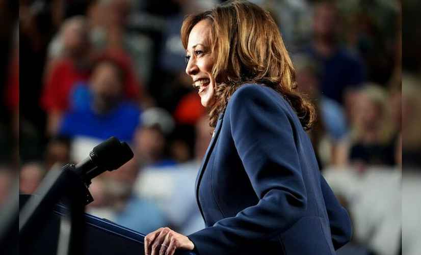 Камала Харрис обошла Трампа в опросе среди зарегистрированных избирателей