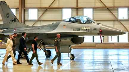 Украина получила от НАТО первые истребители F-16 — Bloomberg