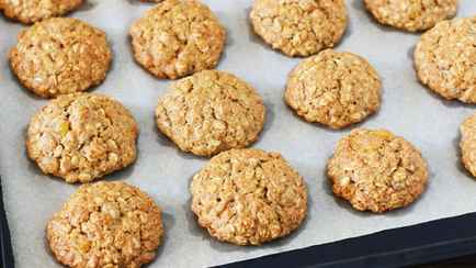 Этот простой рецепт овсяного печенья осилит даже школьник. Как приготовить за 30 минут?