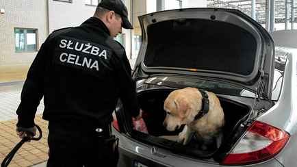 «Шмонают вовсю» — Поляки запретили белорусам вывозить товары из страны. Что происходит на границе?