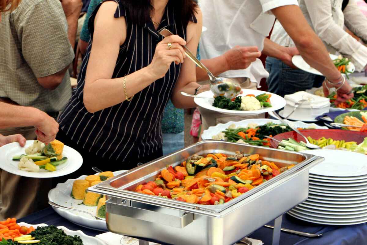 Не ешьте это в Турции. Эксперт рассказал, каких продуктов стоит избегать на отдыхе, чтобы не слечь с желудком