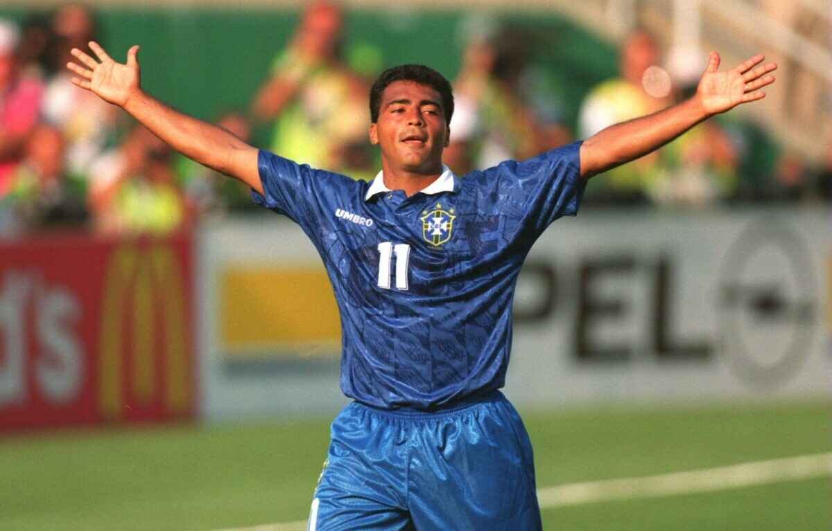 В программе — "жаркие танцы" и бесплатные мячи. Белорусов позвали на встречу со звёздами бразильского футбола. Но играть они не будут