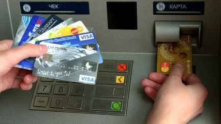 Белорусские банки предупредили, что с 1 июля перестанут продлевать сроки платёжных карт. Кому бежать за новой?