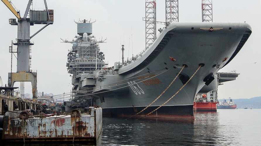 На фото крейсер "Адмирал Кузнецов"