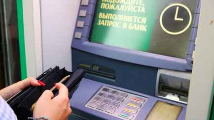 Банк предупредил белорусов о прекращении некоторых платежей в своих банкоматах