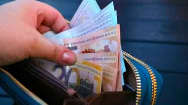 Совмин распорядился выплатить некоторым белорусам от 1500 до 5000 рублей