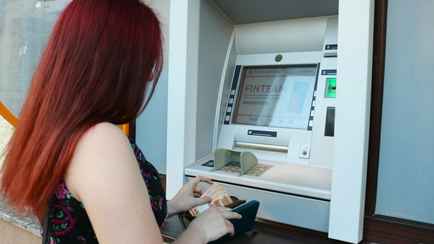 Как и зачем банки следят за белорусами и их перемещением? В Нацбанке назвали причины