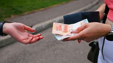 Минтруда предложило безработным белорусам более 9,8 тыс. рублей. На каких условиях?