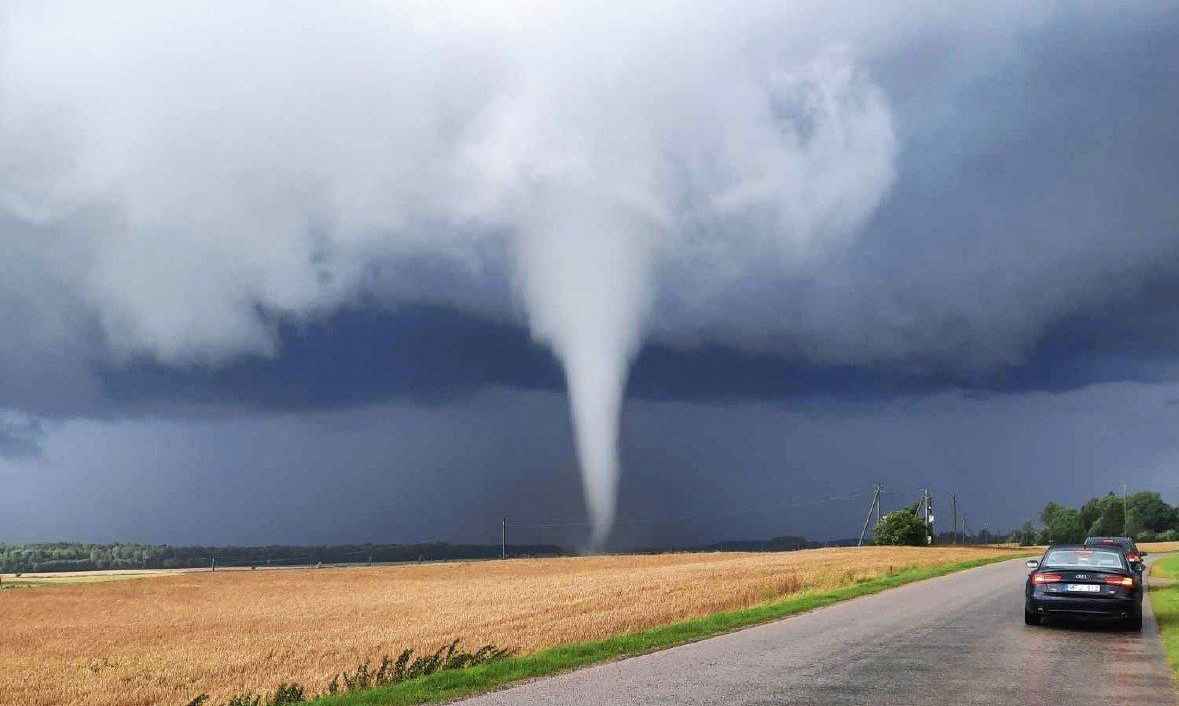 "Остерегайтесь торнадо" - Синоптик предупредил Литву и Беларусь о высоком риске штормов
