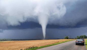 «Остерегайтесь торнадо» — Синоптик предупредил Литву и Беларусь о высоком риске штормов