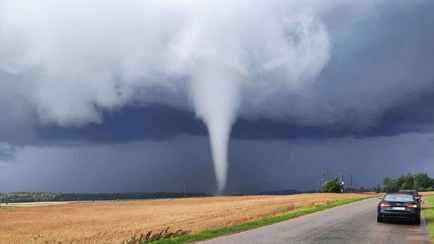 «Остерегайтесь торнадо» — Синоптик предупредил Литву и Беларусь о высоком риске штормов