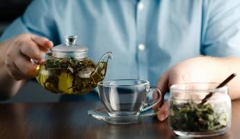 Полезный чай из этой луговой травы в Беларуси продают по 160 рублей за кило. Как заготовить на зиму самому?